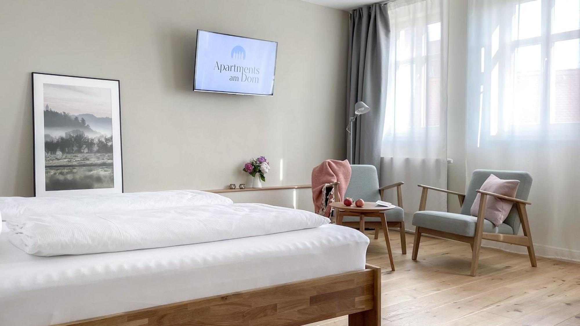 Apartments Am Dom Наумбург Екстериор снимка
